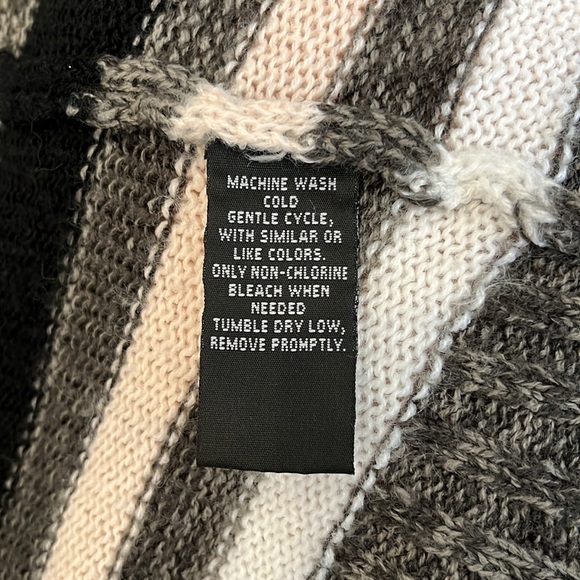 Evelyn Taylor Striped Sweater - Medium - Picture 4 of 7